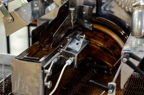 Obraz Automatic chocolate machine for cookie