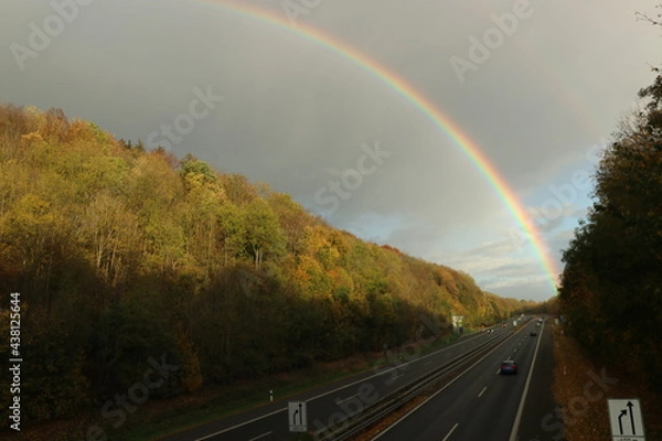 Obraz Ein Regenbogen über der Autobahn A46 in Iserlohn