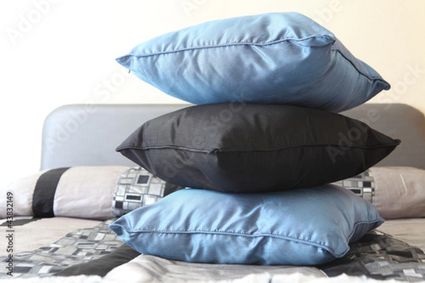 Obraz cojines en dormitorio
