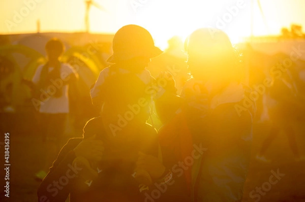 Obraz 夏フェスの親子連れ