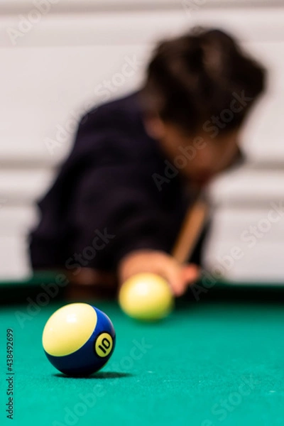 Fototapeta person playing pool