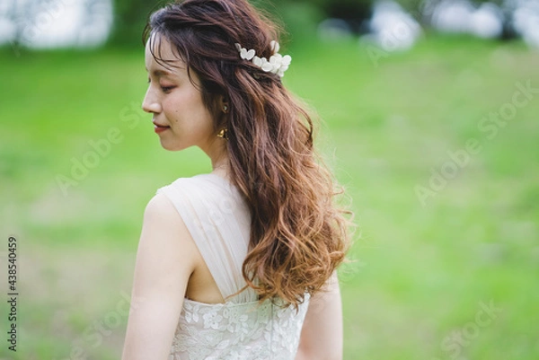 Fototapeta 自然の中の花嫁