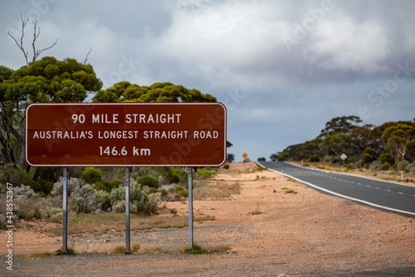 Obraz 90 Mile Straight on Eyre Highway between Balladonia and Caiguna on Nullarbor Plain of Western Australia. The longest straight stretch of road in Australia and one of the longest in the world.
