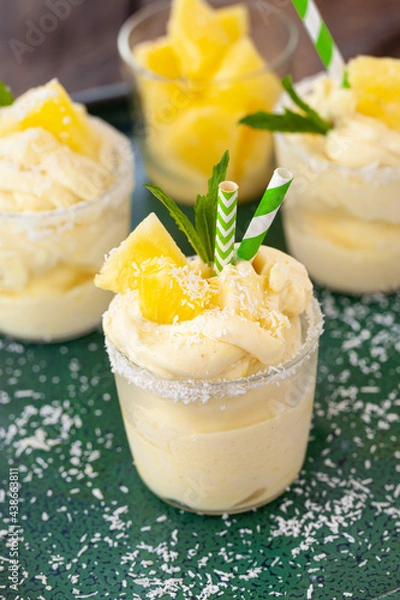 Obraz Softeis mit Ananas und Kokos