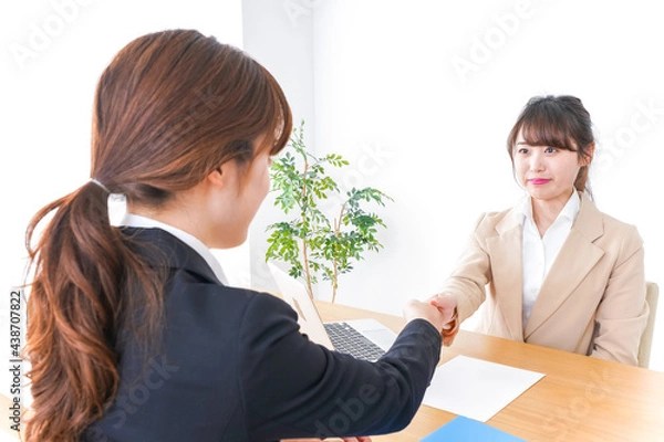 Fototapeta 握手をするビジネスパーソン