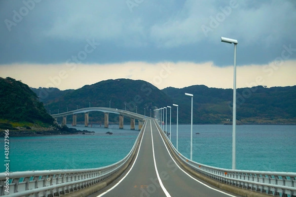 Obraz 曇り空の角島大橋