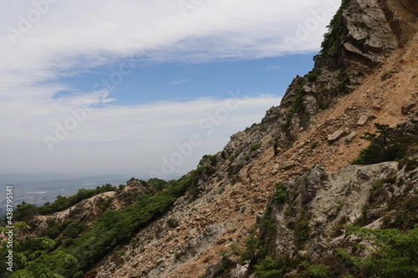 Fototapeta 土砂崩れでより綺麗な景色になった山