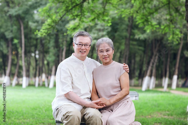 Obraz Happy old couple sitting on chairs in outdoor park