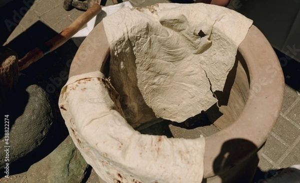 Obraz 
Lavash, the process of baking Armenian bread․ Armenian lavash in Traditional Armenian tonir․ 
