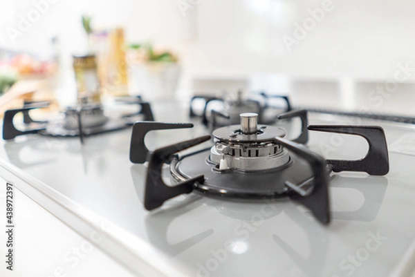 Obraz システムキッチンの三ツ口コンロ