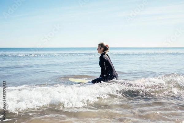 Fototapeta Girl surfer on the beach
