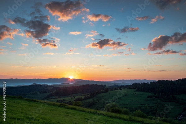 Obraz Wschód słońca nad Gorcami