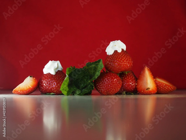 Obraz Strawberry with mint on red background