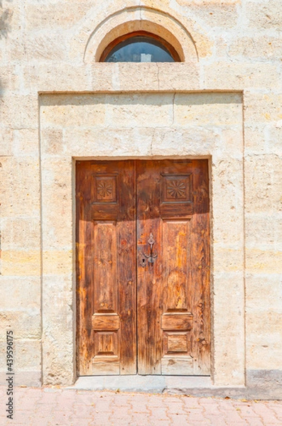Fototapeta Ancient wooden door on a stone made wall - Mustafapasa, Cappadocia