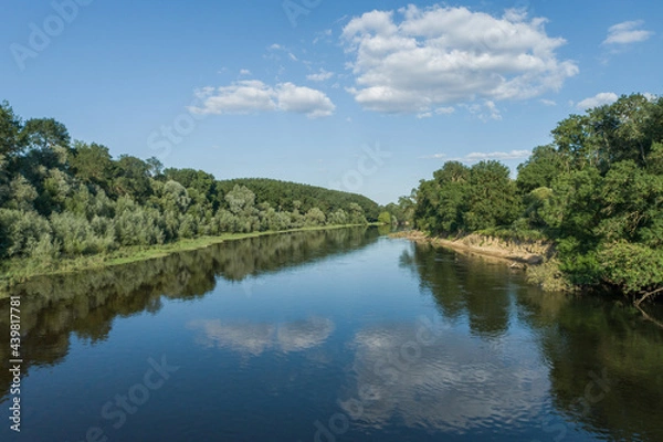 Fototapeta Prise de vue aérienne de la Vienne réalisé à Chinon en Indre et Loire, France	