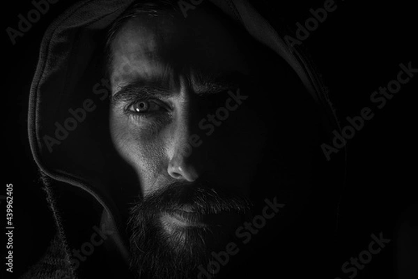 Obraz rostro de hombre místico y misterioso, encapuchado representando oscuridad 