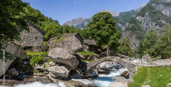 Obraz The panoramic image of the ancient roman stone bridge at Puntid high over the Foroglio village in the Maggia valley, Tessin, Switzerland