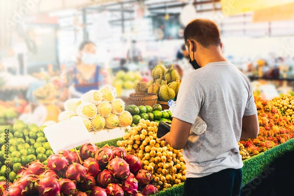 Obraz young man shopping