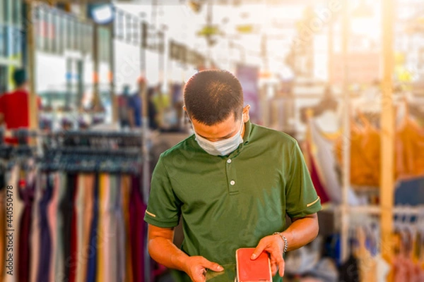Obraz young man shopping