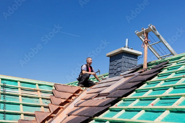 Fototapeta dachdecker bei der arbeit
