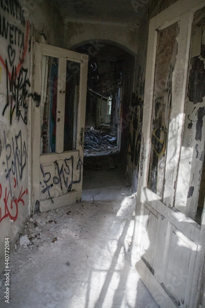 Obraz old abandoned building