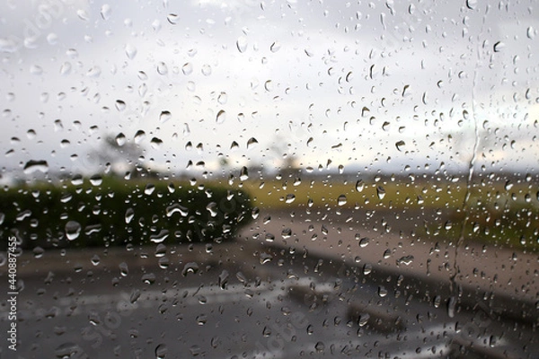 Obraz 雨粒のついた窓