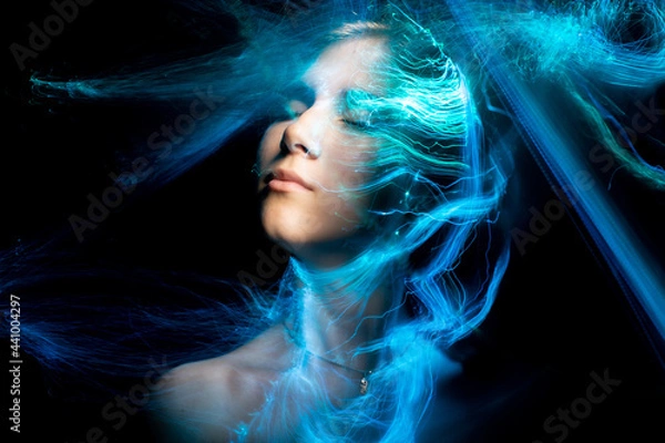 Fototapeta lightpainting portrait, new art direction, long exposure photo without photoshop, light drawing at long exposure	
