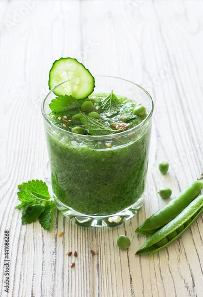 Obraz Cucumber cilantro parsley celery smoothie on white wooden background