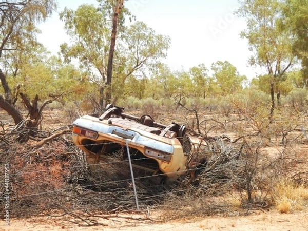 Obraz upside down car wreck
