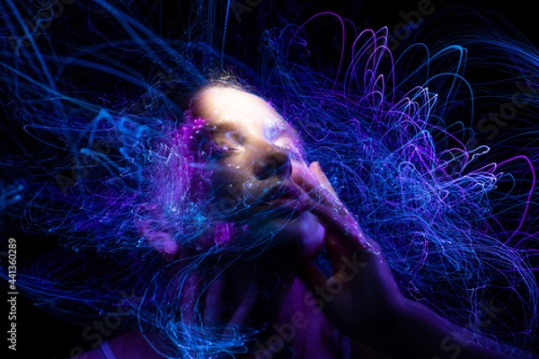 Fototapeta lightpainting portrait, new art direction, long exposure photo without photoshop, light drawing at long exposure	
