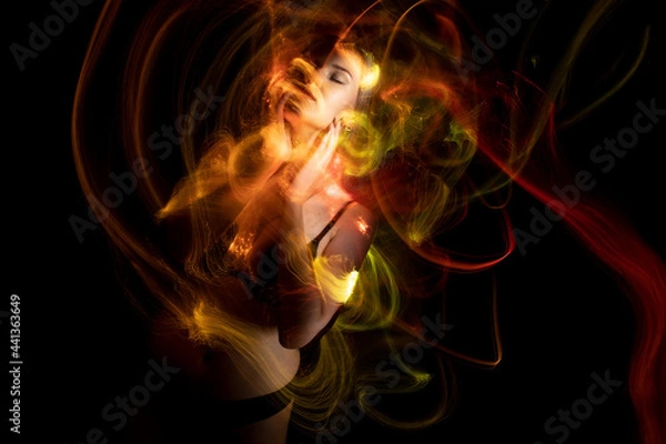 Fototapeta lightpainting portrait, new art direction, long exposure photo without photoshop, light drawing at long exposure	
