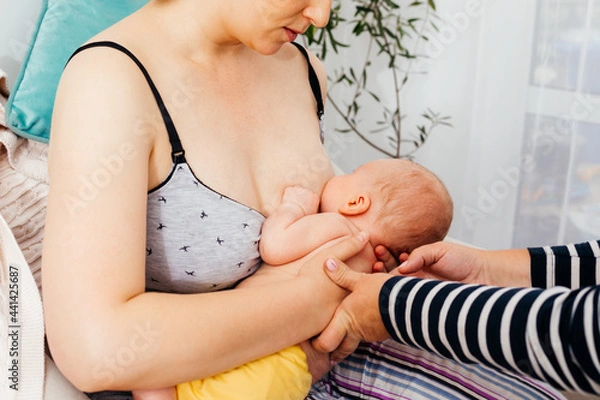 Obraz Breastfeeding consultant supports young mother to overcome problems