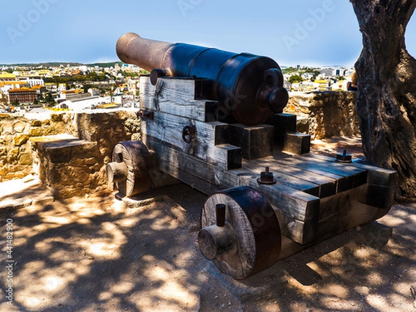 Fototapeta Sao Jorge Castle is a Moorish castle occupying a commanding hilltop overlooking the historic centre of the Portuguese city of Lisbon and Tagus River. The fortified citadel dates from medieval times