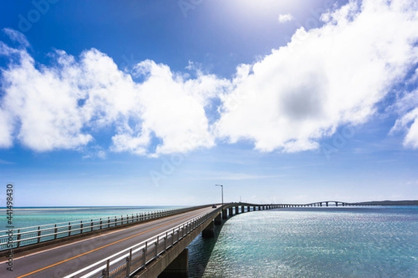 Fototapeta 沖縄県宮古島、青空と伊良部大橋・日本