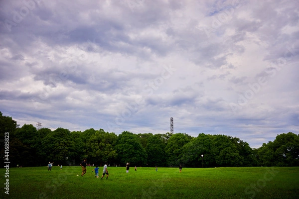 Obraz 春、調布の公園で遊ぶ親子