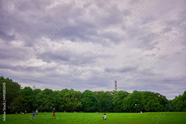 Obraz 春、調布の公園で遊ぶ親子