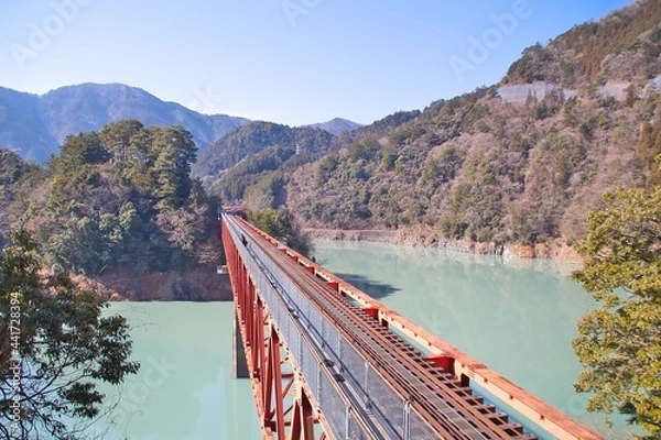 Obraz 湖の上の線路