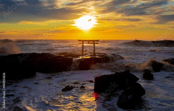 Obraz 大洗磯前神社（神磯神社）の夜明け