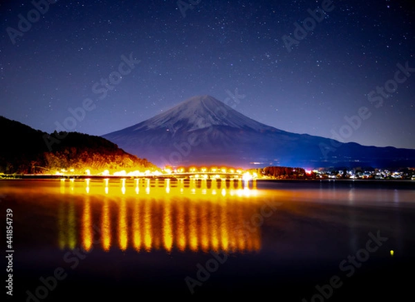 Obraz 川口湖大橋の富士山の夜景と星空