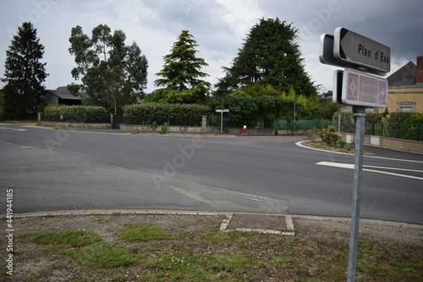 Obraz Intersection d'une route avec une bouche d'égout