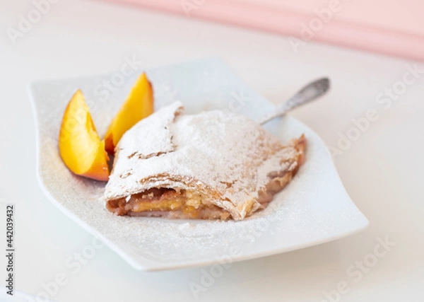 Fototapeta Peach Strudel 