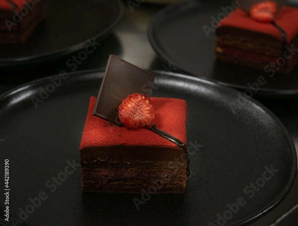 Obraz Pastel de frambuesa y chocolate  
