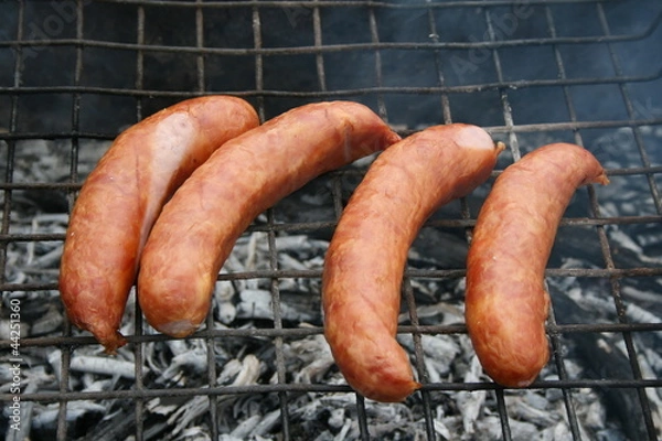 Obraz Сосиски гриль на решетке на жаровне