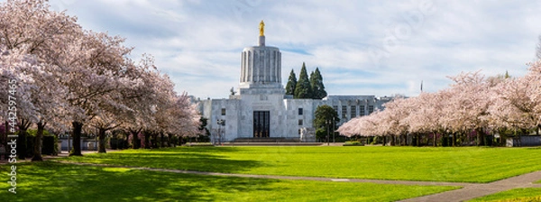 Obraz Oregon State Capital Building in spring