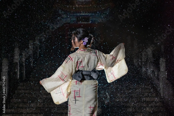 Obraz 浴衣を着た女性の後ろ姿と雨