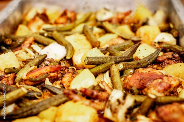 Obraz Frango com Quiabo, comida típica brasileira