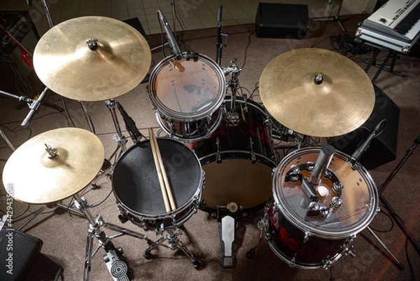 Obraz The drum kit is on the stage at the rehearsal base. Drumsticks is on a drum set.