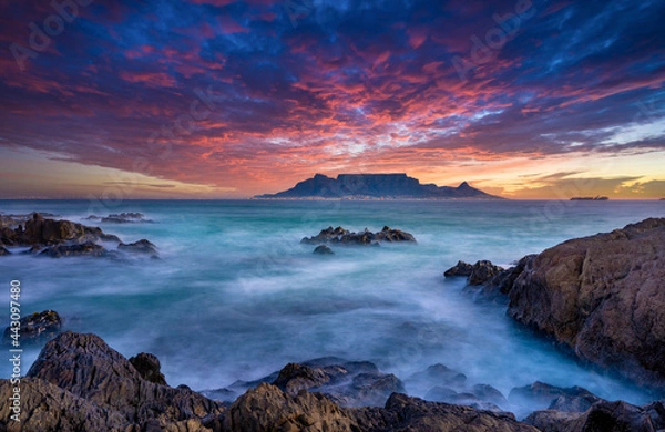 Obraz Beautiful sunset sky above a wispy long-exposure sea. Table Mountain sets the backdrop for a vibrant and colourful panorama