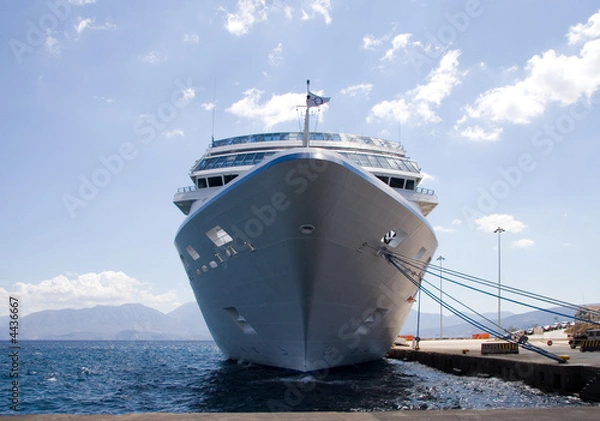 Obraz Oceania Cruises Insignia in Agios Nikolaos harbour