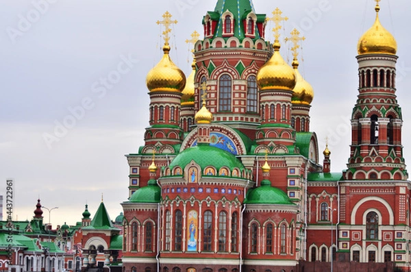 Fototapeta The golden domes of the Cathedral of the Epiphany close-up. Russia Yoshkar-Ola 01.05.2021. High quality photo